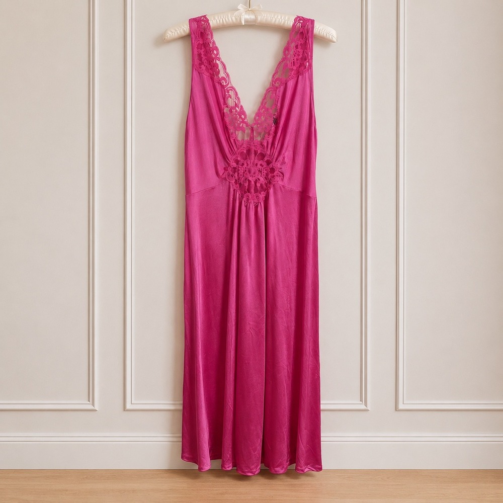 Vintage Vanity Fair Magenta Pink Lace V-Neck Nylon Nightgown 70s